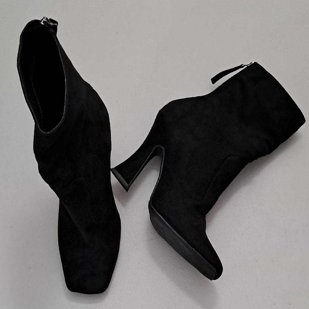 Steve Madden Women's Size 8.5 Faux Suede 4 Inch Heel Boots